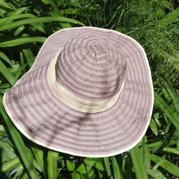 August mint Rose and cream Floppy Beach Hat - Picture 2 of 6